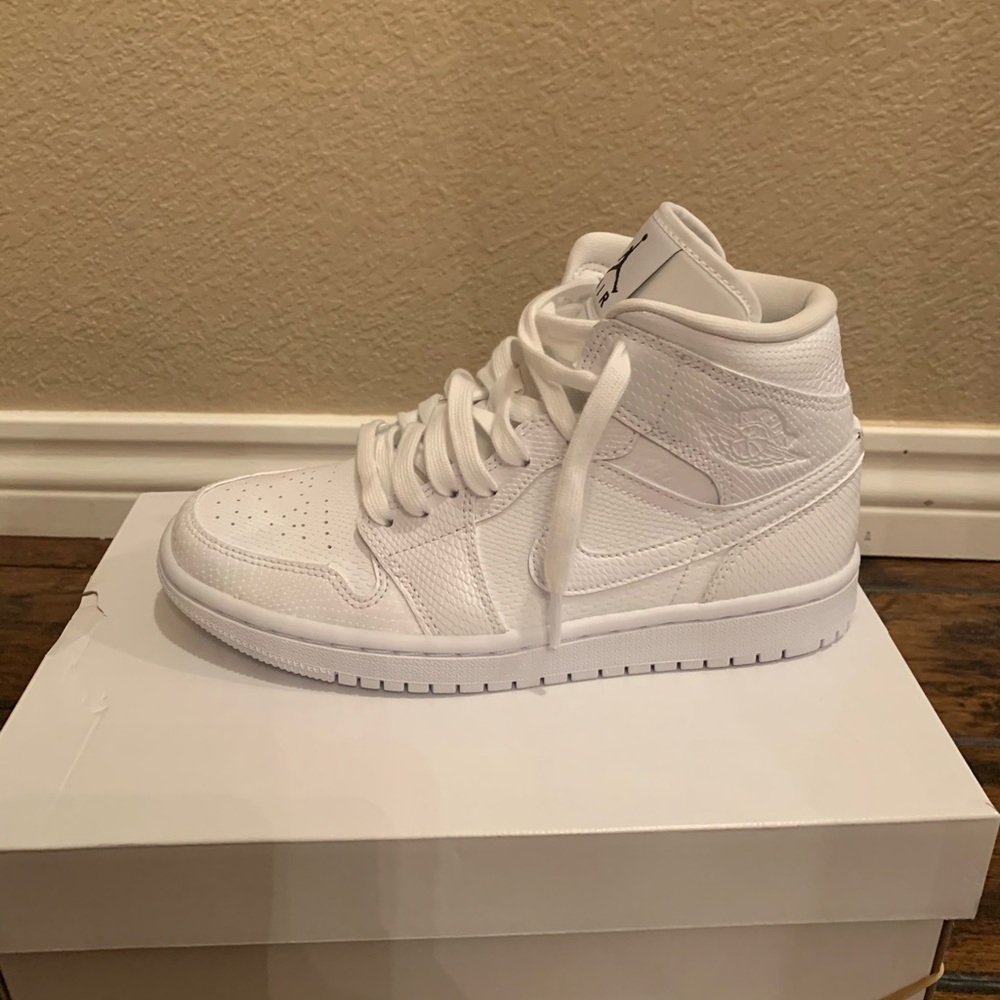 Nike Women’s Air Jordan Mid